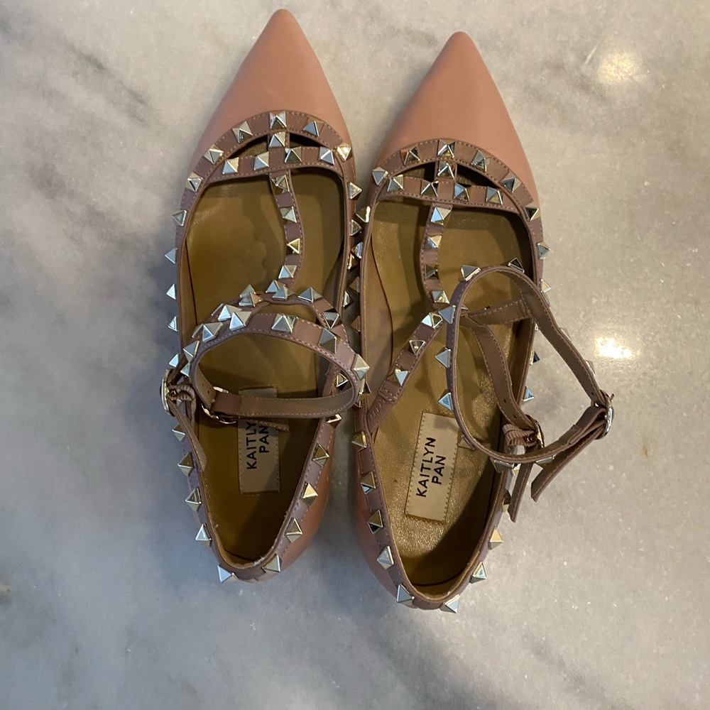 Kaitlyn Pan Rockstud Flat size 8 mauve color